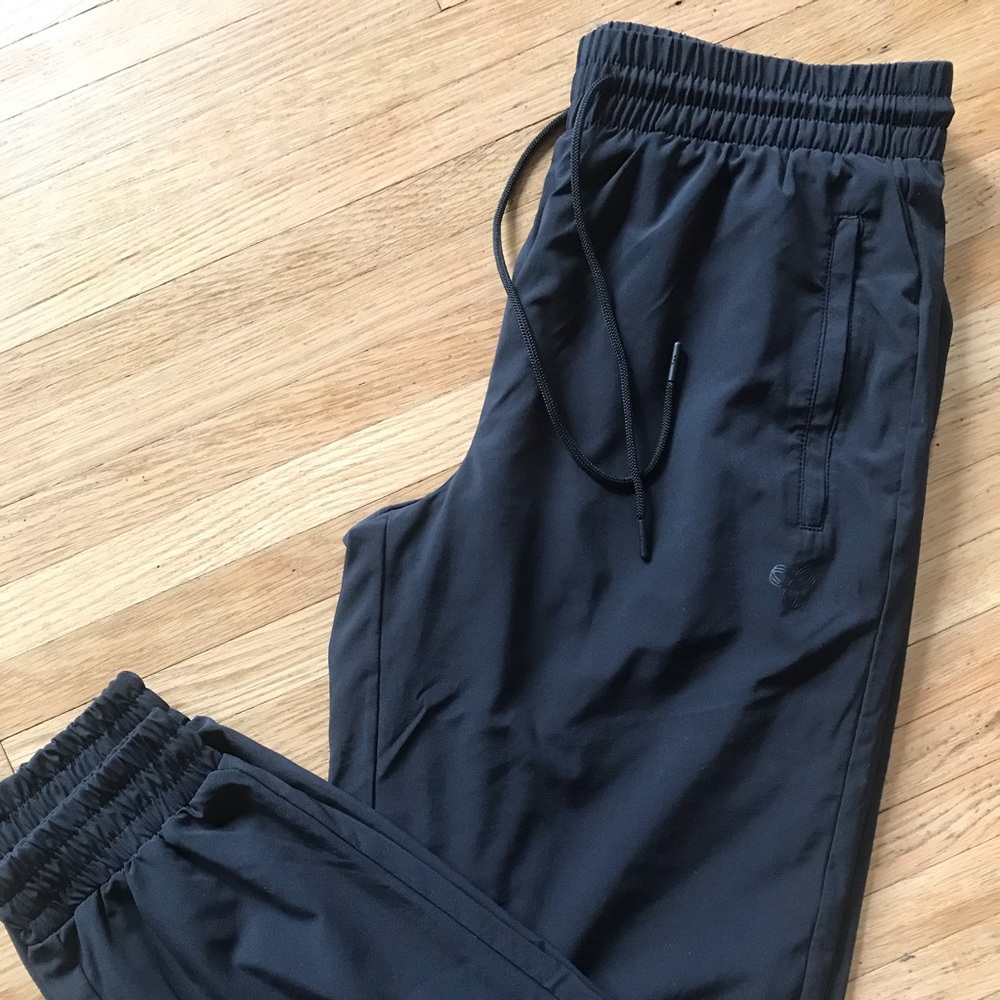 ARITZIA Tna women’s speed pull-on joggers - NEW